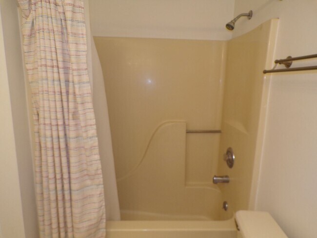 Building Photo - Nice 3 Bedroom 2 Bathroom House In South C...