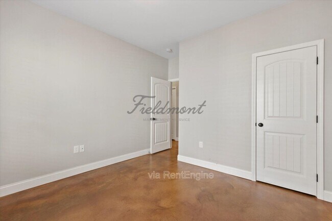 Building Photo - 110 Raeburn Way