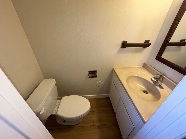 Building Photo - 6104 W Townley Ave