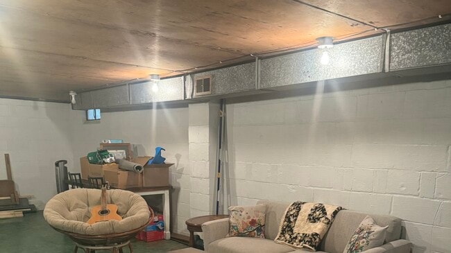 Building Photo - 707 W Iowa St