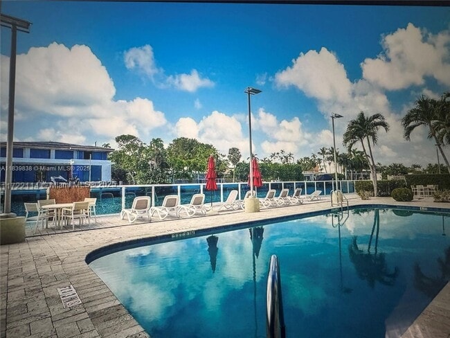 Primary Photo - 9800 W Bay Harbor Dr