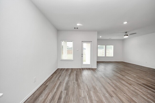 Building Photo - 6127 Ginevra Summers Dr