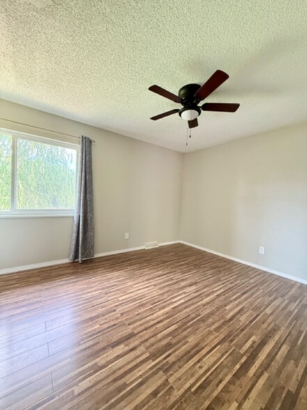 Building Photo - 1601 27th Ave