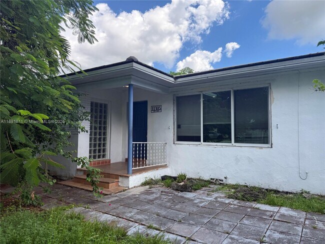 Building Photo - 11305 NE 13th Ave