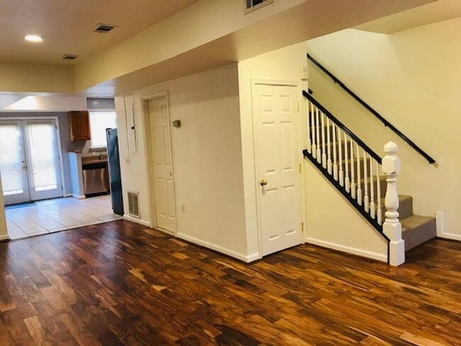 Building Photo - 2 Bed 2.5 Bath row house located just a short distance from RFK stadium in NE Washington, DC.