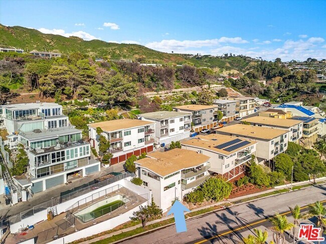 Building Photo - 18109 Coastline Dr