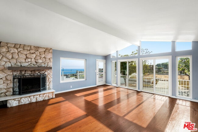 Building Photo - 3818 Seahorn Dr