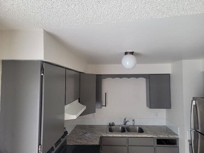 Building Photo - 10512 E Augusta Ave