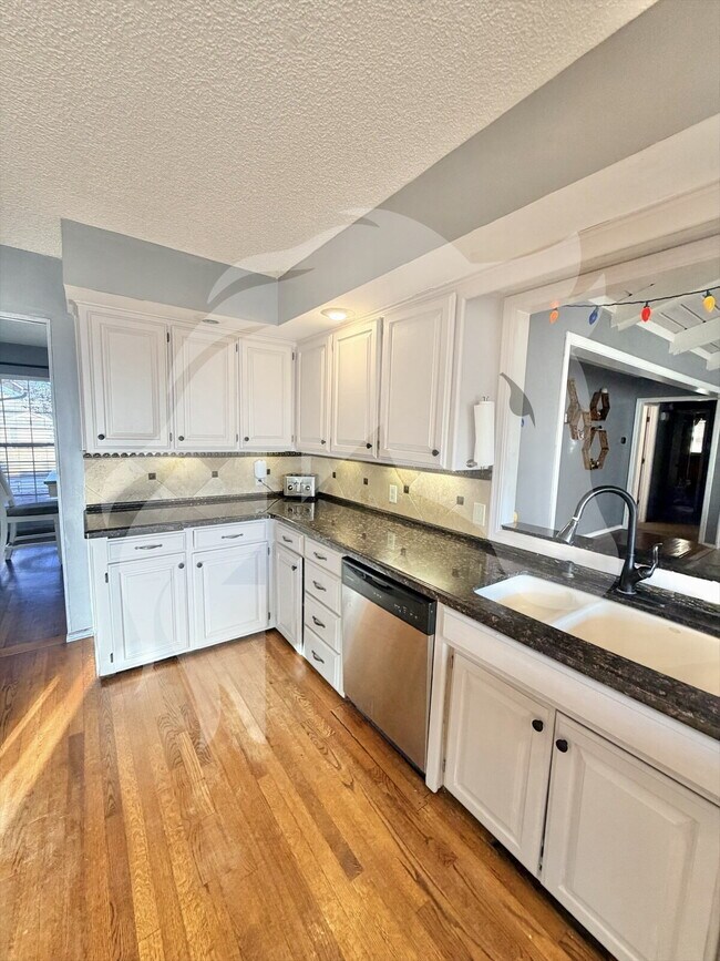 Building Photo - "Spacious 4-Bedroom Haven on Old Mallard Rd – Your Perfect Family Retreat in Enid!"