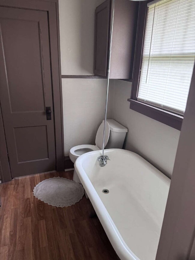 Building Photo - "Charming 3-Bed Home with Granite Elegance...