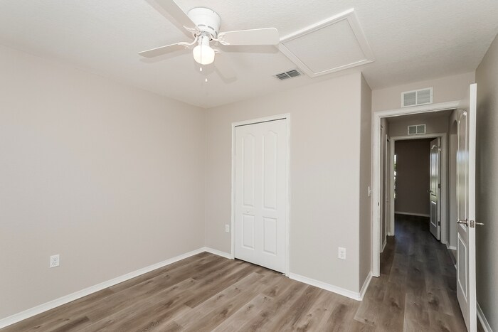Building Photo - 5169 Ashwood Dr