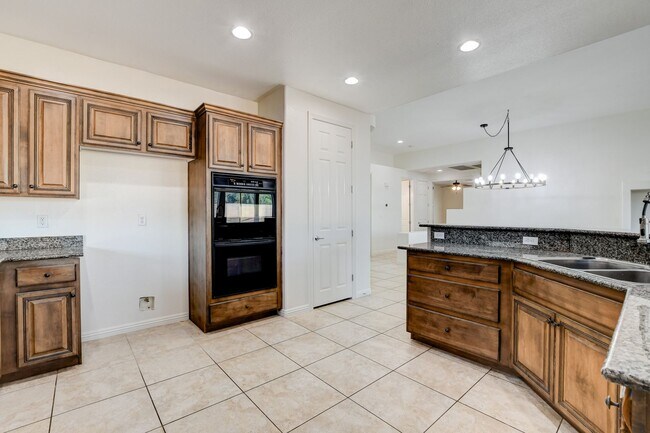 Building Photo - Single Family Home on 20k SQFT Lot in Gated Community