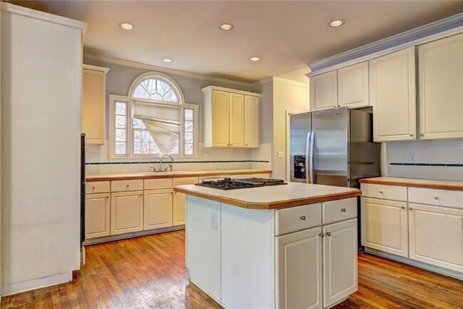 Building Photo - 980 Laurel Springs Ln SW