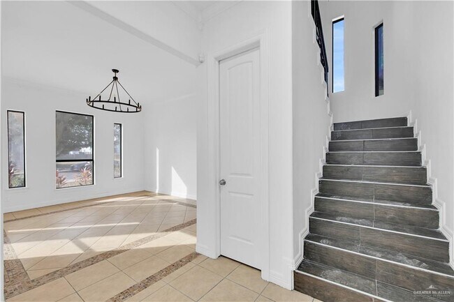 Building Photo - 24 M S St