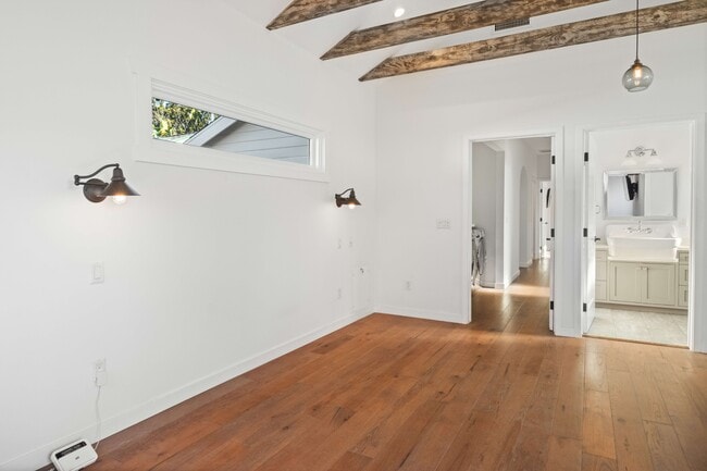 Building Photo - 2813 Military Ave