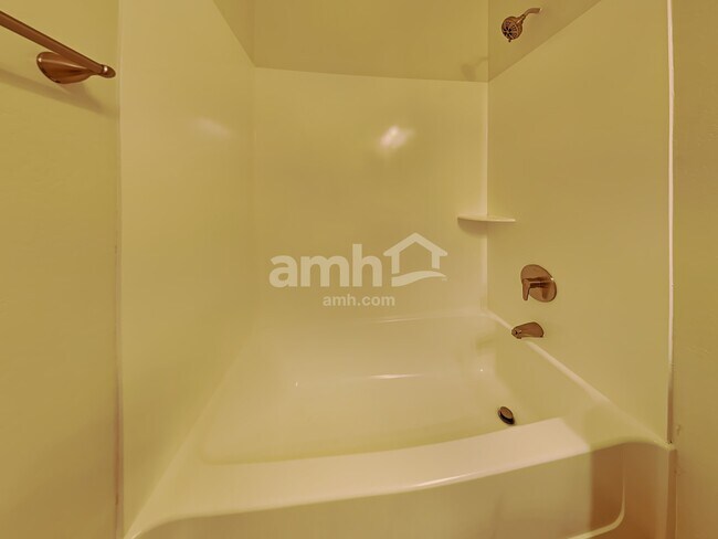 Building Photo - 3933 E Mica Rd