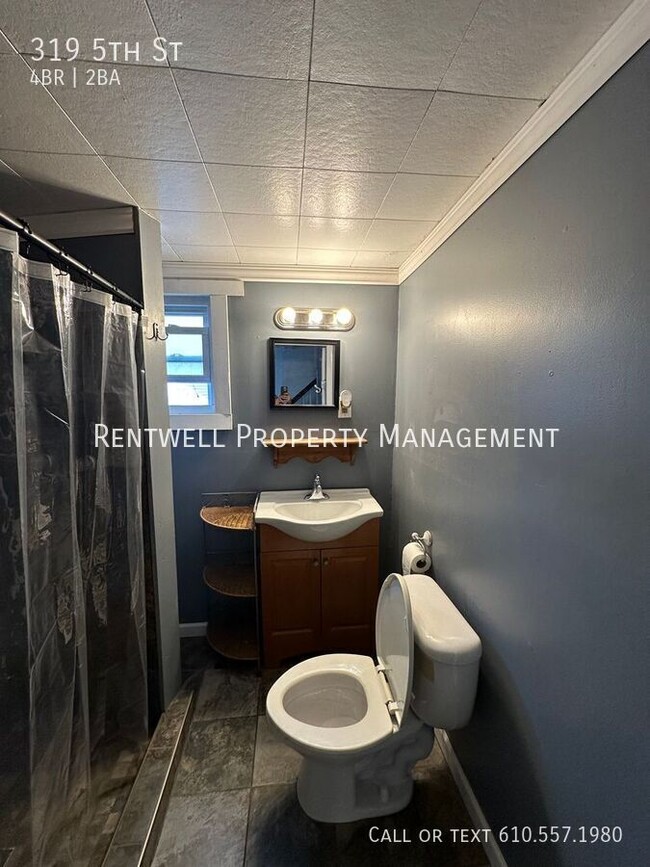 Building Photo - 319 5th St