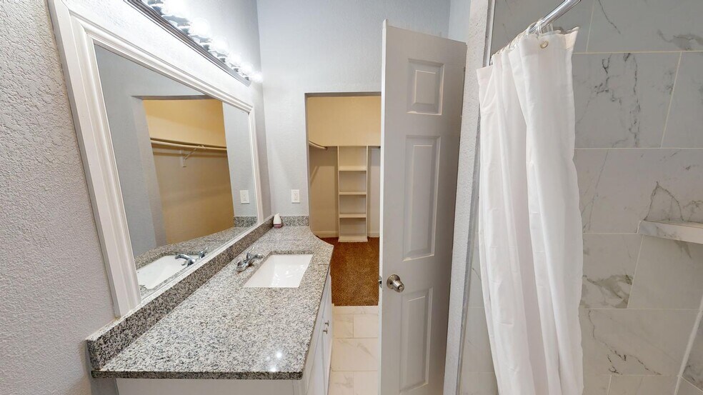 Building Photo - Spacious Victory Gardens home near Trammell Crow Park