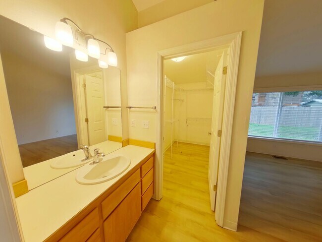 Building Photo - 2310 Snelling Dr