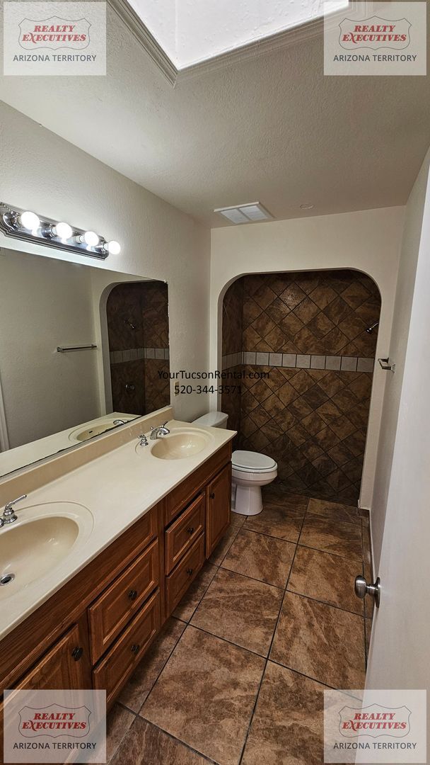 Building Photo - 1st Ave & Irvington Rd area 3 bedroom with AC