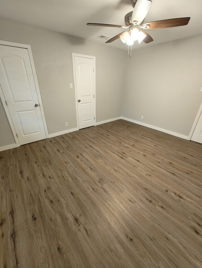 Building Photo - 2404 Northtown Ct