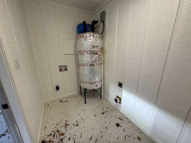 Building Photo - Move-in Ready!