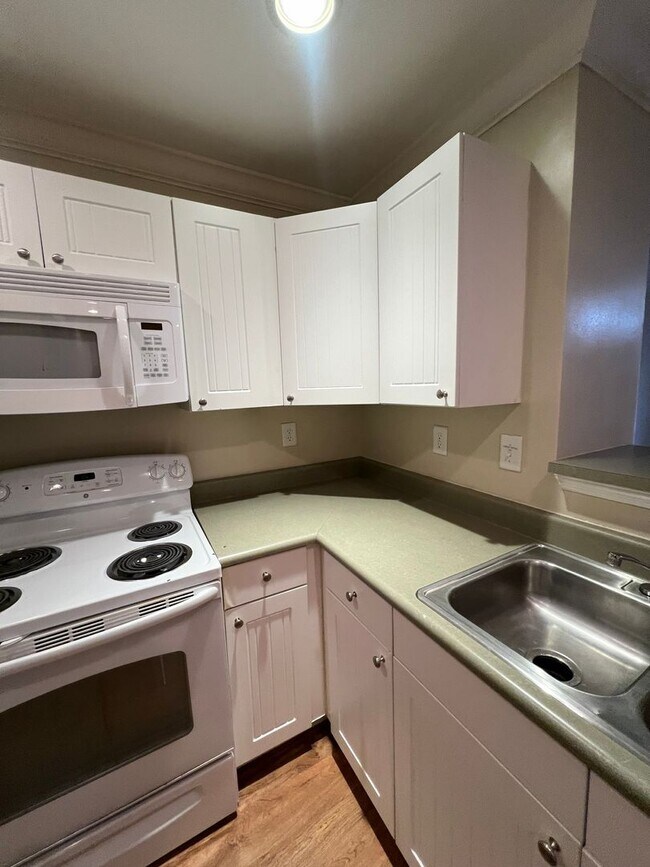 Building Photo - 15-1529 Gutleber