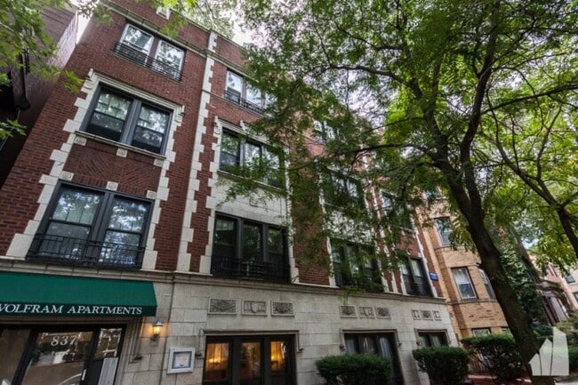 Building Photo - 0 bedroom in Chicago IL 60657