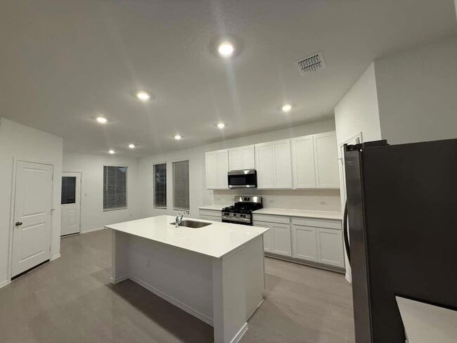 Building Photo - 17702 Sage Thrasher Dr