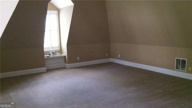 Building Photo - 1510 Maplewood Ct