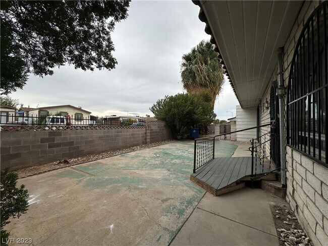 Building Photo - 4646 Fiesta Way