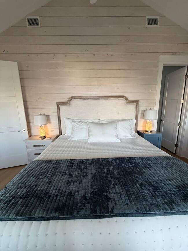 Building Photo - 867 Bowers Ln