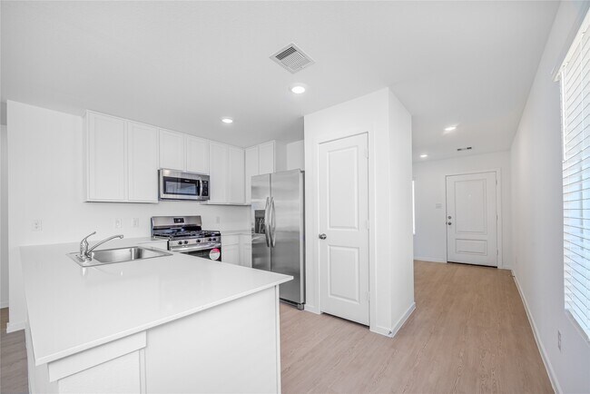 Building Photo - 21043 Santopadre St