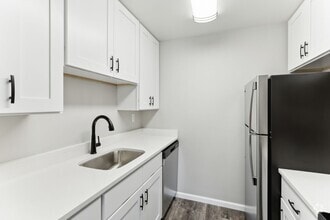 Building Photo - Country Meadows Apartments