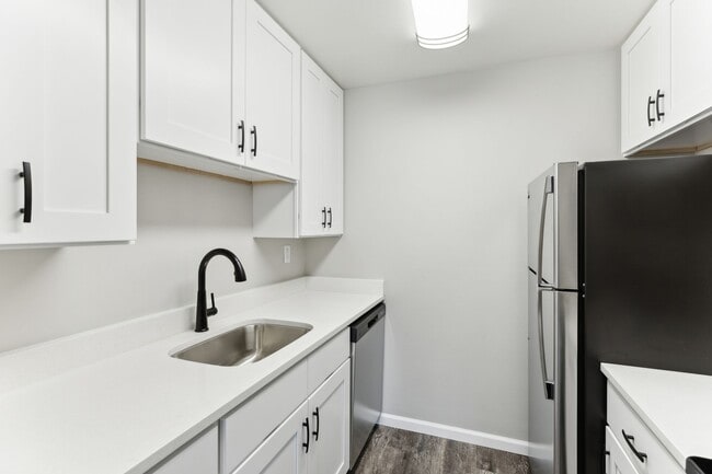 Building Photo - Country Meadows Apartments