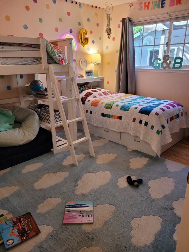 Building Photo - 6487 Hidden Creek Dr