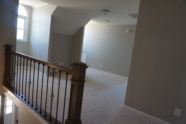 Building Photo - 612 Tiffany Dr