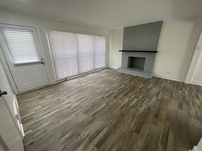 Building Photo - 4026 Sedgewood Ln