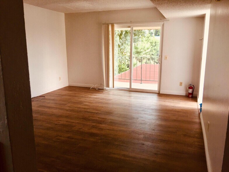 Building Photo - 375 W 16th St