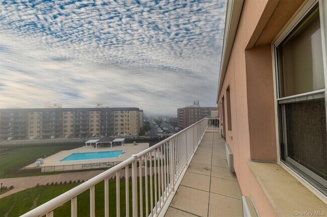 Building Photo - 2 Richmond Rd