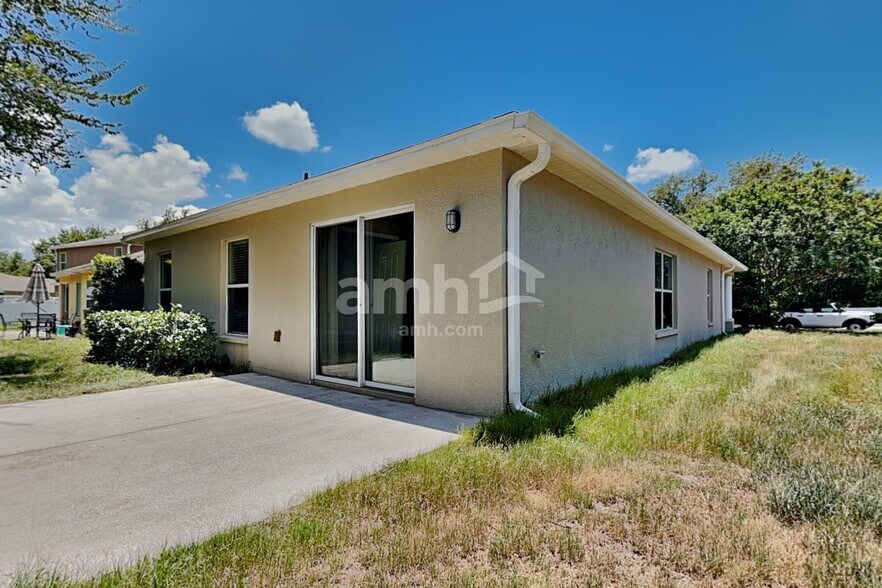 Building Photo - 18025 Cypress Bay Pky