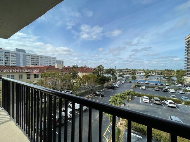 Building Photo - 2049 S Ocean Dr