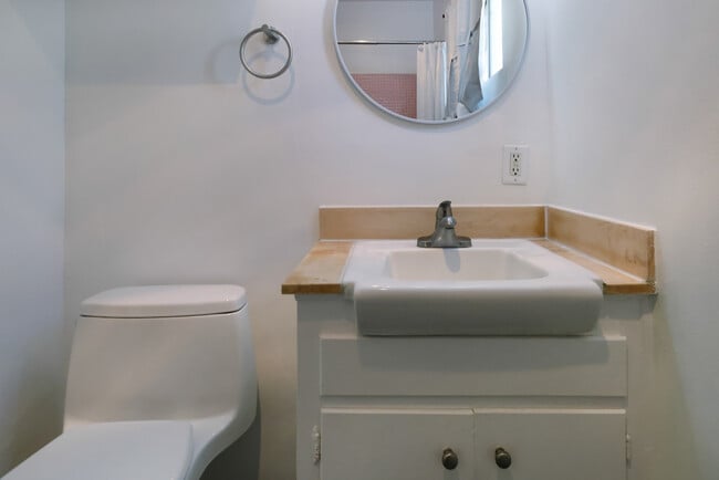 Building Photo - 250 Linden Ave