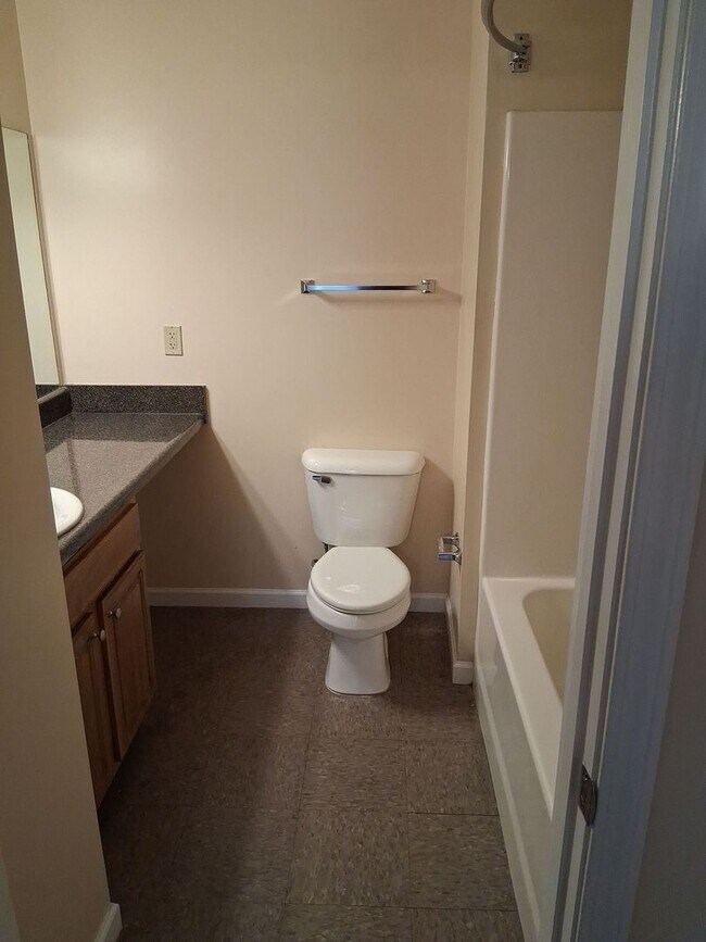 Building Photo - Laurel Station #307 - 3bed/2bath with awesome views of Laurel Avenue! $3350 monthly rent includes...