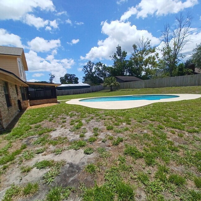 Building Photo - 2295 Foxwood Dr