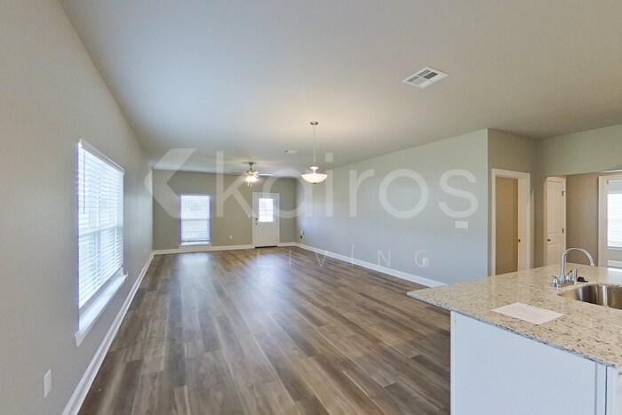 Building Photo - 18837 Seabiscuit Ln