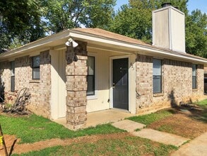 Building Photo - 821 N Mesquite St