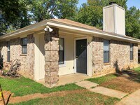 Building Photo - 821 N Mesquite St
