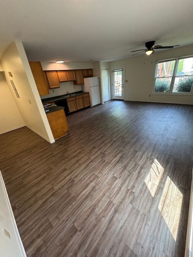 Building Photo - 3 Bedroom/1 Bath in Old Louisville