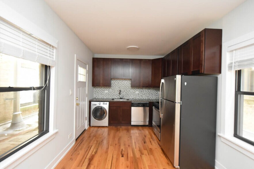 Building Photo - 822 Elm St